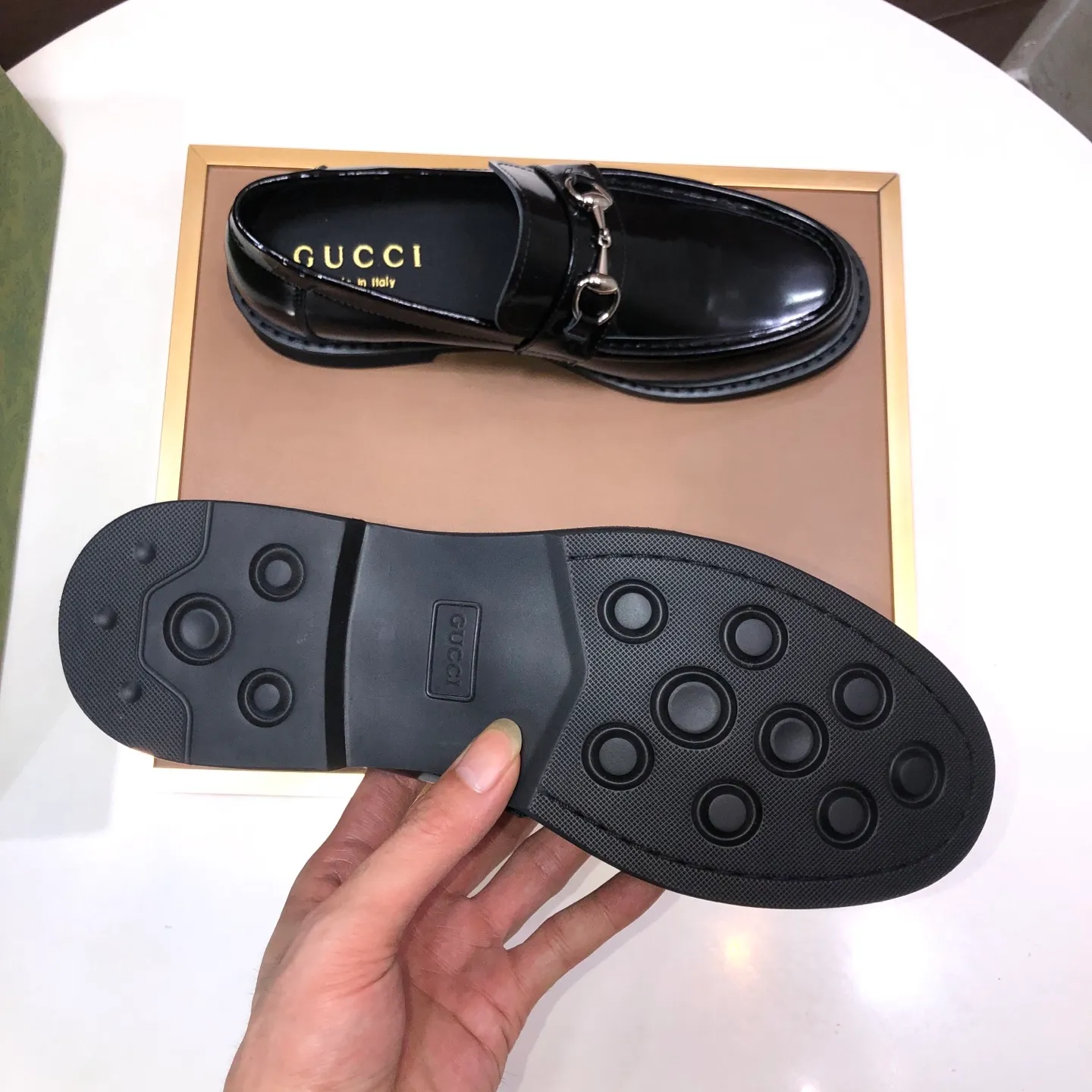 Ex-factory price 540💰The top Italian luxury men’s shoe giant (GUCCI) (Gucci) (full cowhide lining) is now available🍃Original European style🔰 Pleasant to the eye😍In order to make the shoes more durable and non-deformable🌀The production continues to follow traditional methods but there is still no lack of innovation💪Select original sheepskin for the leather♻️ Smooth, natural and exceptionally bright⭐Made of imported cowhide The rich man’s first choice 38-45 (45 customized)